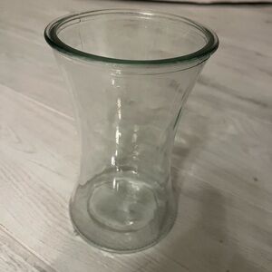 Elegant Clear Glass Vase - Perfect for a Beautiful Bouquet of Flowers